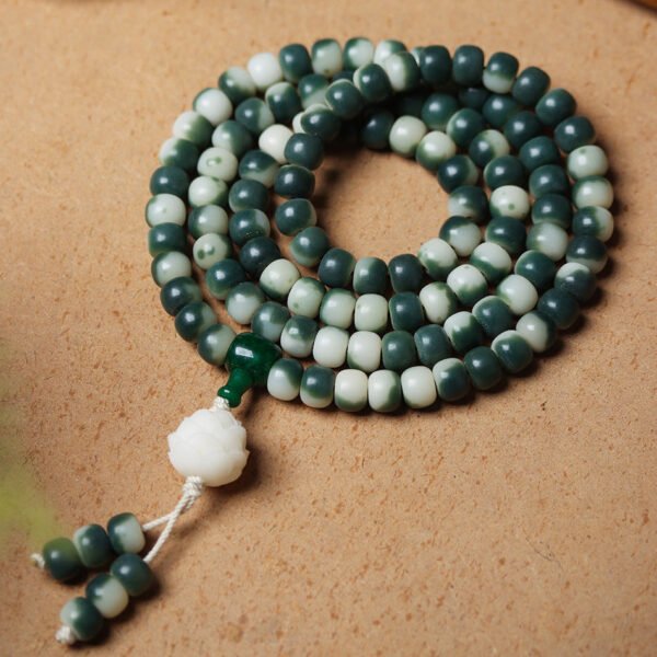 108 Mala Beads Gradient Green Bodhi Bracelet with Carved Lotus Pendant